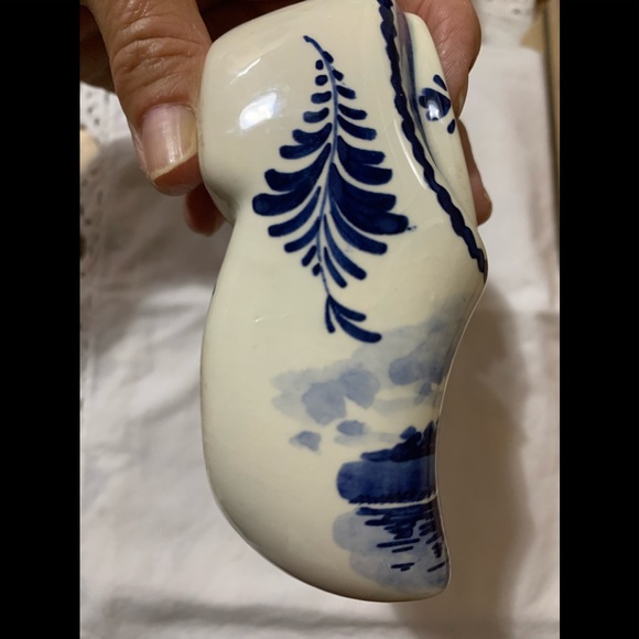 2 Vintage Delft Porcelain Holland Blue and White Clogs Hand Painted Signed - Picture 6 of 7